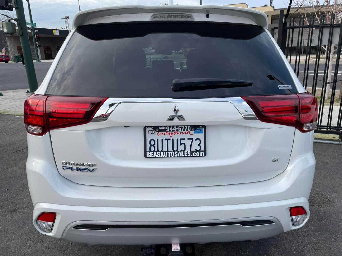 2020 WHITE /BLACK Mitsubishi Outlander PHEV (JA4J24A55LZ) , located at 744 E Miner Ave, Stockton, CA, 95202, (209) 944-5770, 37.956863, -121.282082 - PLUS TAXES AND FEES - Photo#10